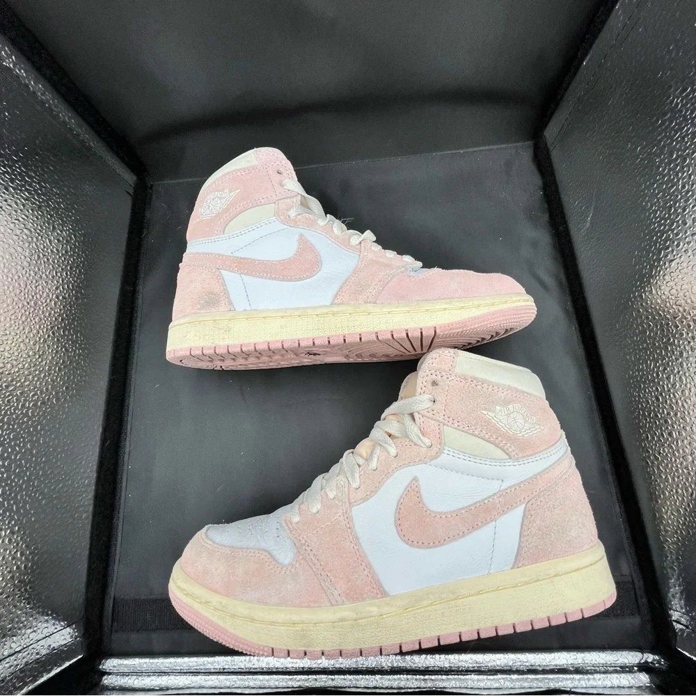 Nike Air Jordan 1 Retro High OG in the "Washed Pink" pre-yellowed midsole 5.5 - Picture 13 of 16